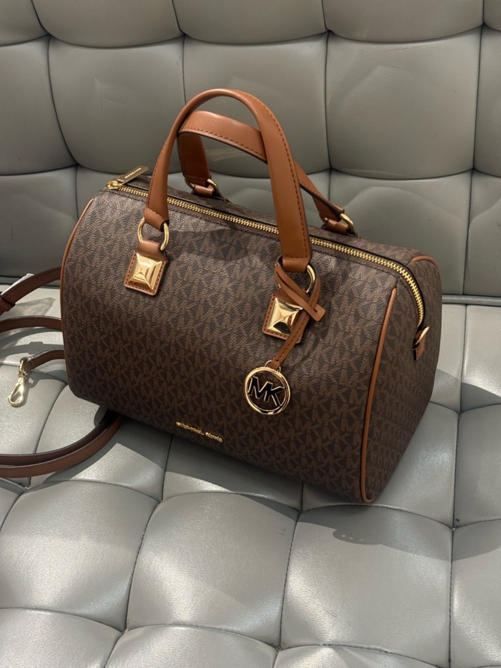 MICHAEL KORS Grayson Medium Signature Logo Duffel Bag brown - Picture 3 of 9